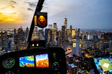 Voo privado de helicóptero por Nova York com champanhe saindo de Manhattan